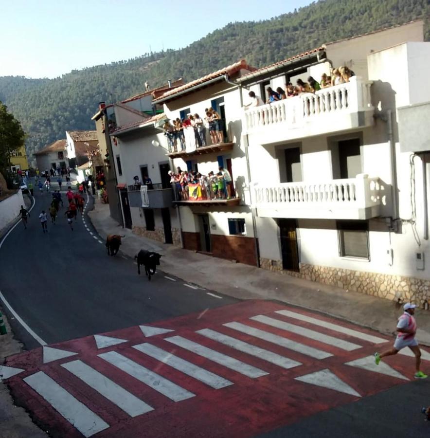 Alojamientos Rurales Entre Rocas Ayna Bagian luar foto